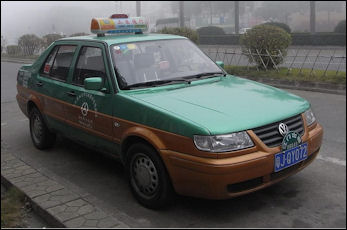 20111106-Wiki com taxi _Gangzhou_DadaoVolkswagen_Taxi.JPG